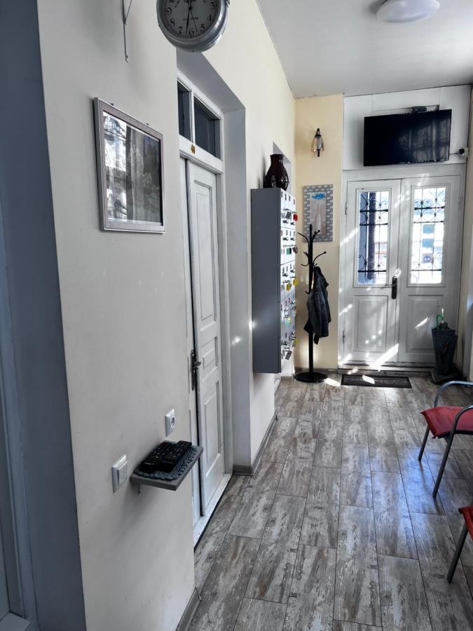 Tbil Home Hostel Тбилиси Экстерьер фото